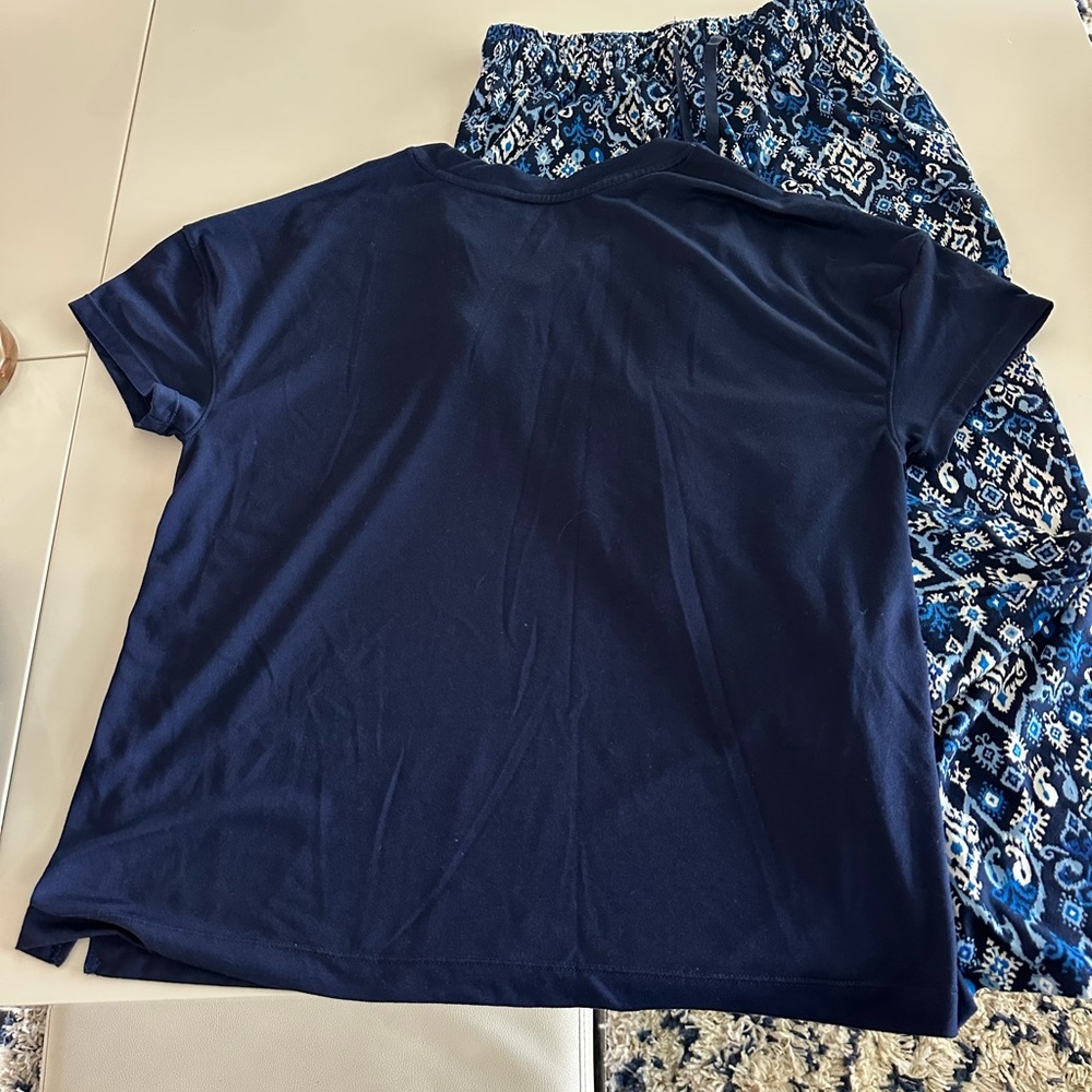 Cuddl Duds Navy Top with Blue Patterned Pajama Pants extra small with pockets - Picture 9 of 9